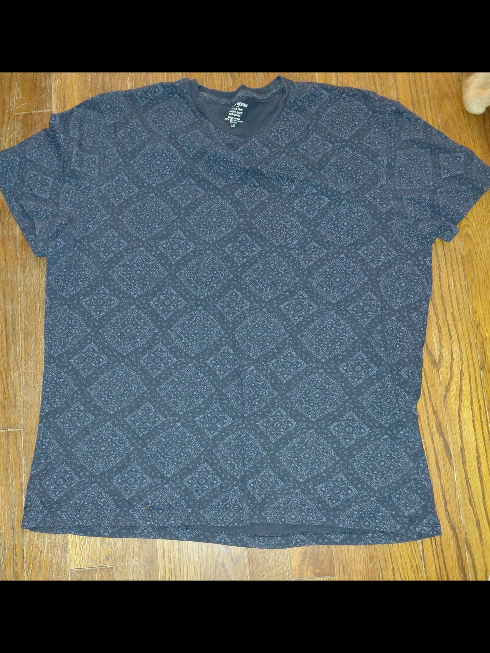 Banana Republic Men's Dark Blue Geometric Short-Sleeve Crewneck